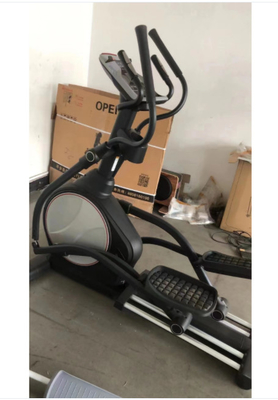 Vélo elliptique du gymnase ISO9001 d'exercice elliptique d'équipement chargeant 150kg