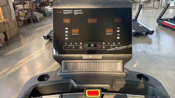 200 kg de charge du tapis roulant machine d'exercice puissance du moteur 3,0 CV 2050 L * 950 W * 1600 H mm
